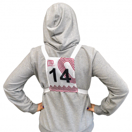 Стартовый номер (грудь+спина) квадратный, на завязках